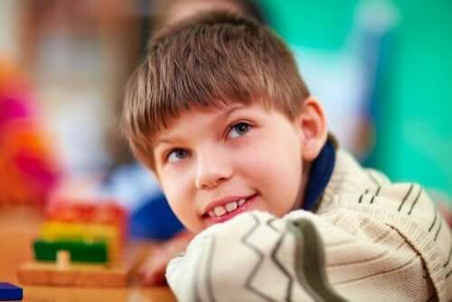 Un enfant souriant