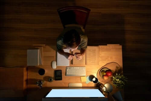 bureau pour les devoirs