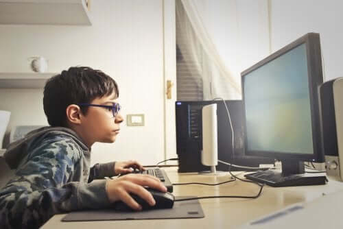 enfant devant son ordinateur, la ludopathie