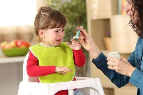 Enfant refusant la nourriture : trouble de l'alimentation sélective