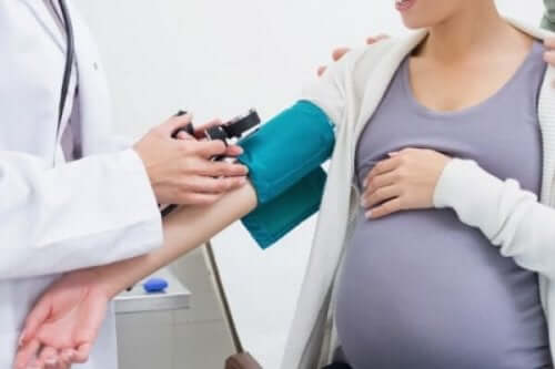 Les contrôles réguliers sont essentiels en cas de grossesse multiple