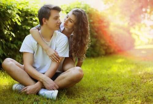 Deux adolescents amoureux