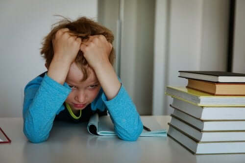 Un enfant stressé par l'école