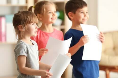 Que faire si votre enfant a honte de parler en public ?