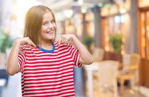 jeune fille souriante