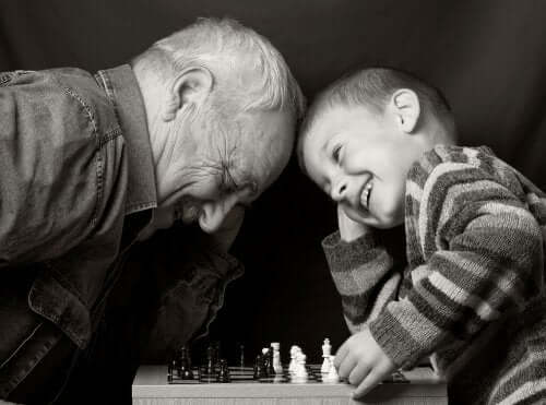 Un grand-père et son petit-fils