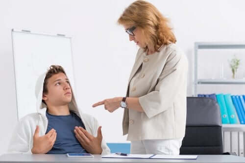 Que faire si mon enfant répond mal en classe à ses professeurs ?