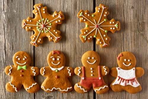 Des biscuits de Noël en forme de bonhomme.