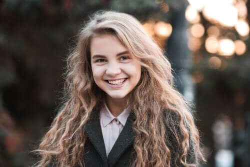 jeune fille souriante