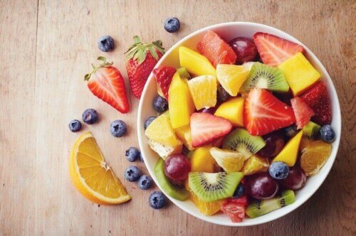 manger des fruits pour l'apport en vitamines à l'adolescence