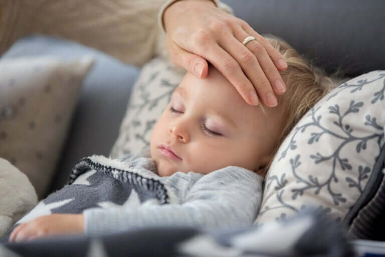 enfant ayant de la fièvre