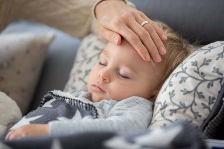 Que faire si mon enfant a de la toux ou de la fièvre pendant le confinement ?