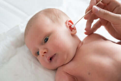 hygiène des oreilles chez les bébés
