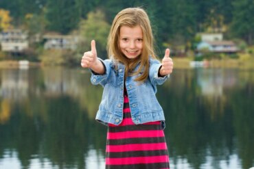 16 phrases pour que les enfants commencent la journée avec positivité