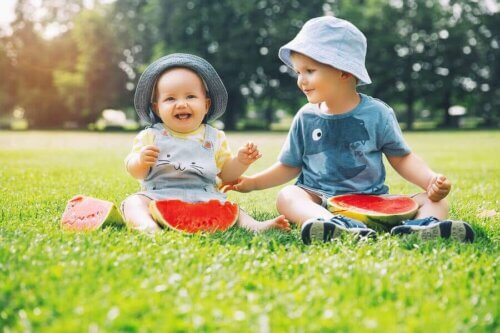 Puis-je réutiliser des vêtements pour mon deuxième enfant ?