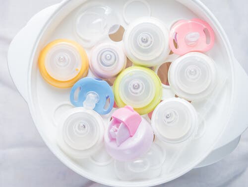 Pourquoi faut-il stériliser le biberon ?