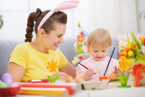 mère et fille faisant des travaux manuels déguisée