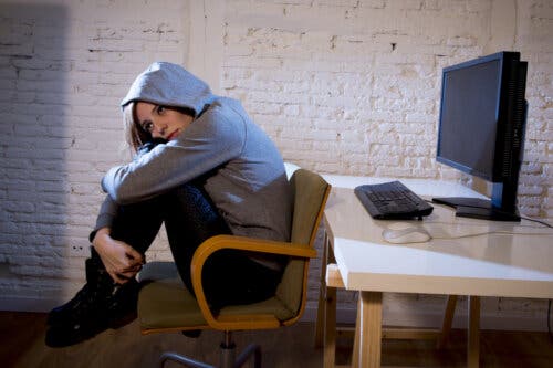 Une adolescente triste