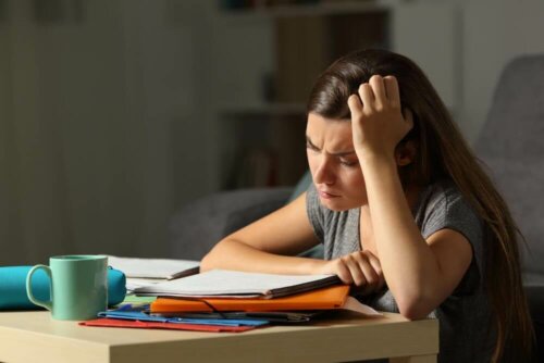 Une adolescente fatiguée