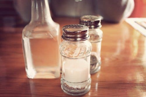 sel et vinaigre blanc