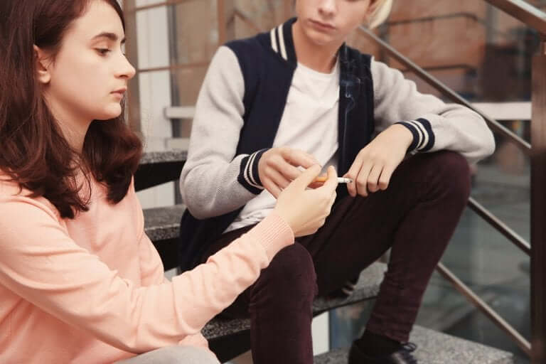 Signes que votre adolescent fume du tabac