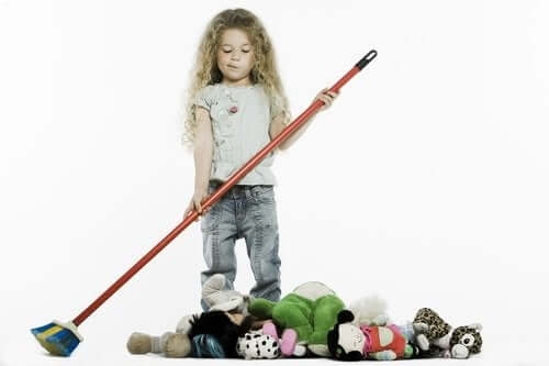 Apprendre aux enfants qu’ils doivent ranger leurs jouets.