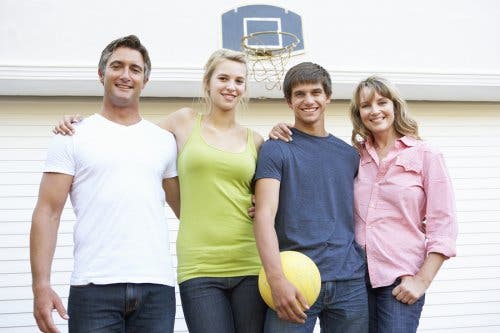 Faire du sport en famille.