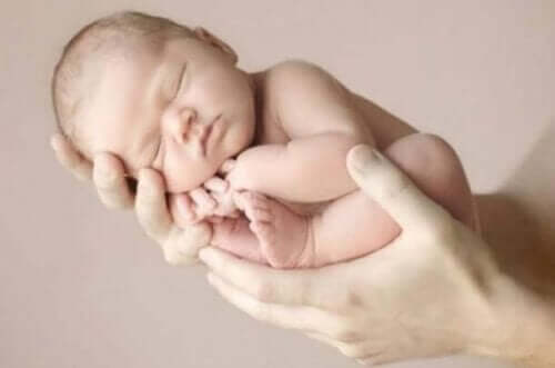 Importance du contact peau à peau avec le nouveau-né