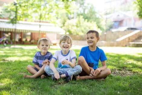 Des enfants heureux.