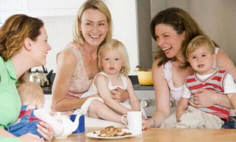 Un groupe de mamans.