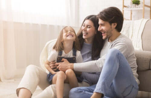 Parents et enfants heureux : règle de base de l'éducation