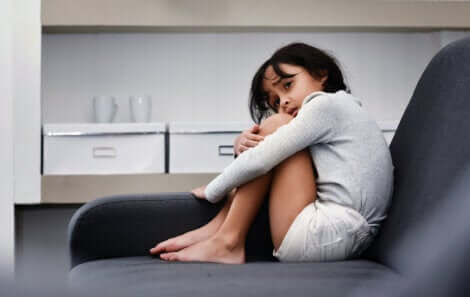 Une petite fille schizophrène.