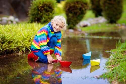 8 bienfaits du jeu avec l'eau pour les enfants