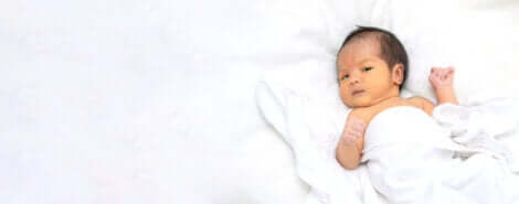 Un bébé à la naissance.