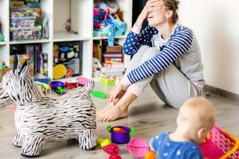 Une mère et l'accumulation compulsive de son enfant.