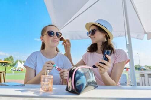 Adolescentes et maquillage : 10 astuces pour prendre soin de la peau
