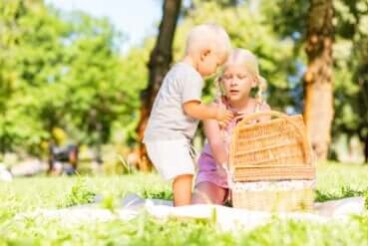Le panier à trésors : un jeu pour stimuler votre enfant