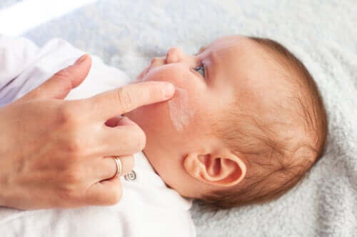 Les caractéristiques et les soins de l’eczéma chez le bébé