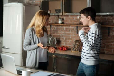 Être une mère intrusive : les conséquences