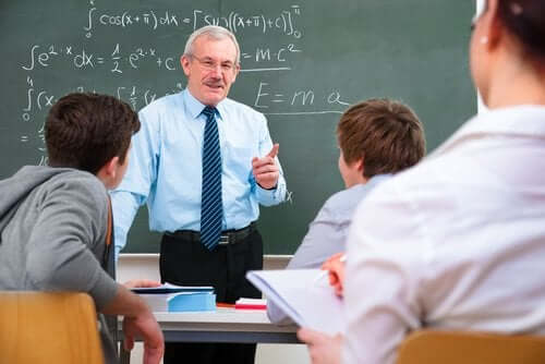 Un professeur et ses élèves.