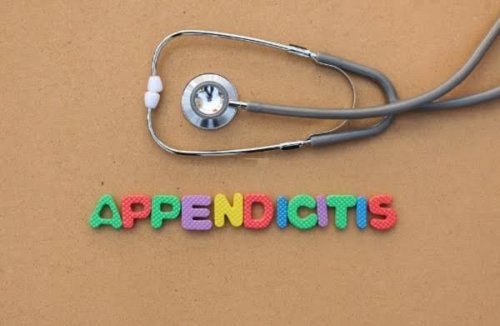 Appendicite chez les enfants: causes, symptômes et traitement