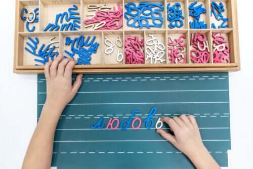 Tableau éducatif de Montessori.