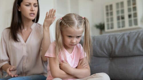 maman gronde bébé mépris mépris triste colère sermon limite négative