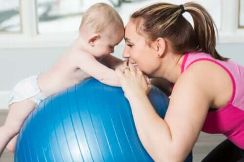 Gymnastique hypopressive : 3 exercices pendant le post-partum