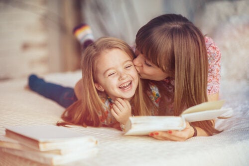 Mamans avec beaucoup de travail et peu de temps : 4 habitudes qui vous aideront à vous connecter avec votre enfant