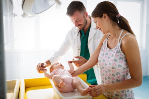 Comment évaluer les réflexes primaires chez les bébés?