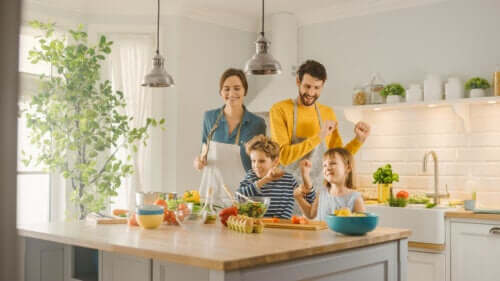 éducation habitudes nutritionnelles nutrition des enfants parents les enfants cuisinent ensemble des aliments sains