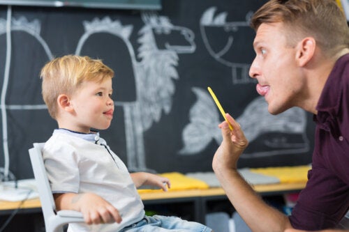Comment allonger le frein lingual des enfants?