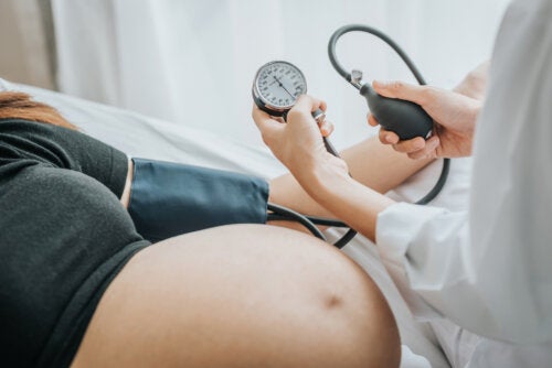 Hypotension artérielle pendant la grossesse: symptômes et traitement