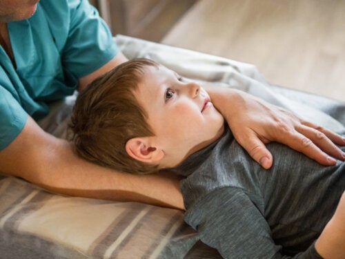 La physiothérapie chez l’enfant pour prévenir les problèmes posturaux